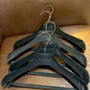 Gucci velvet hangers (4) ‼️♥️💕
